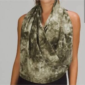 Lululemon vinyasa customizable snap scarf green patterned new